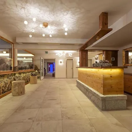 Aparthotel Geraeumiges Familienapartment Mit Pool & Bergblick