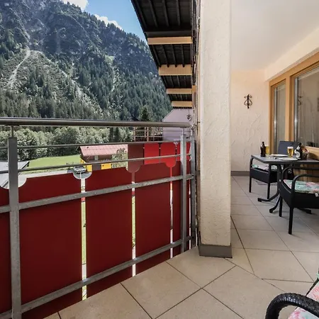 Aparthotel Geraeumiges Familienapartment Mit Pool & Bergblick 4*