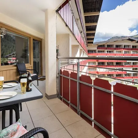 Geraeumiges Familienapartment Mit Pool & Bergblick Mittelberg