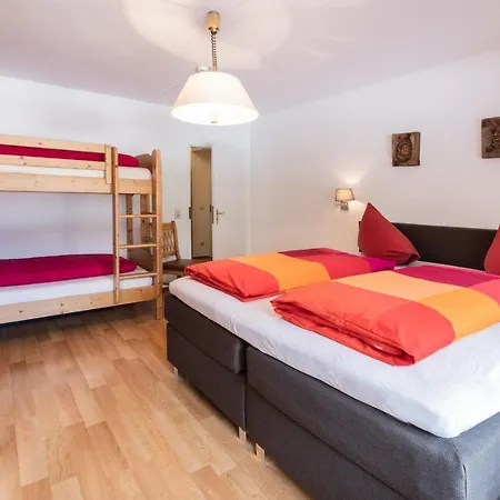 Geraeumiges Familienapartment Mit Pool & Bergblick 4*