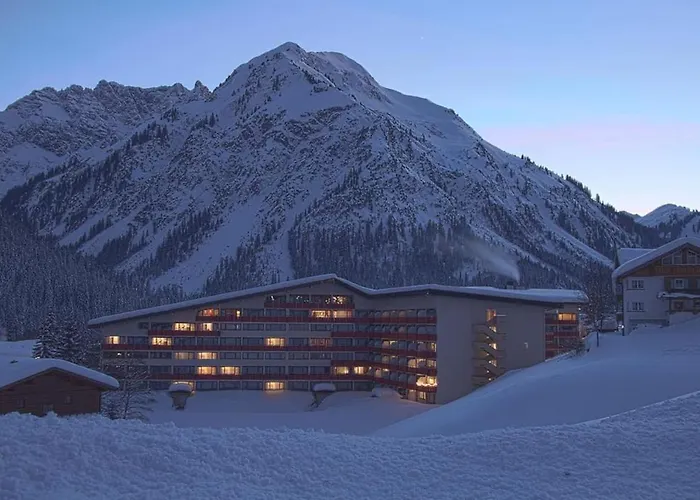 Spacious Corner In Kleinwalsertal Aparthotel Mittelberg